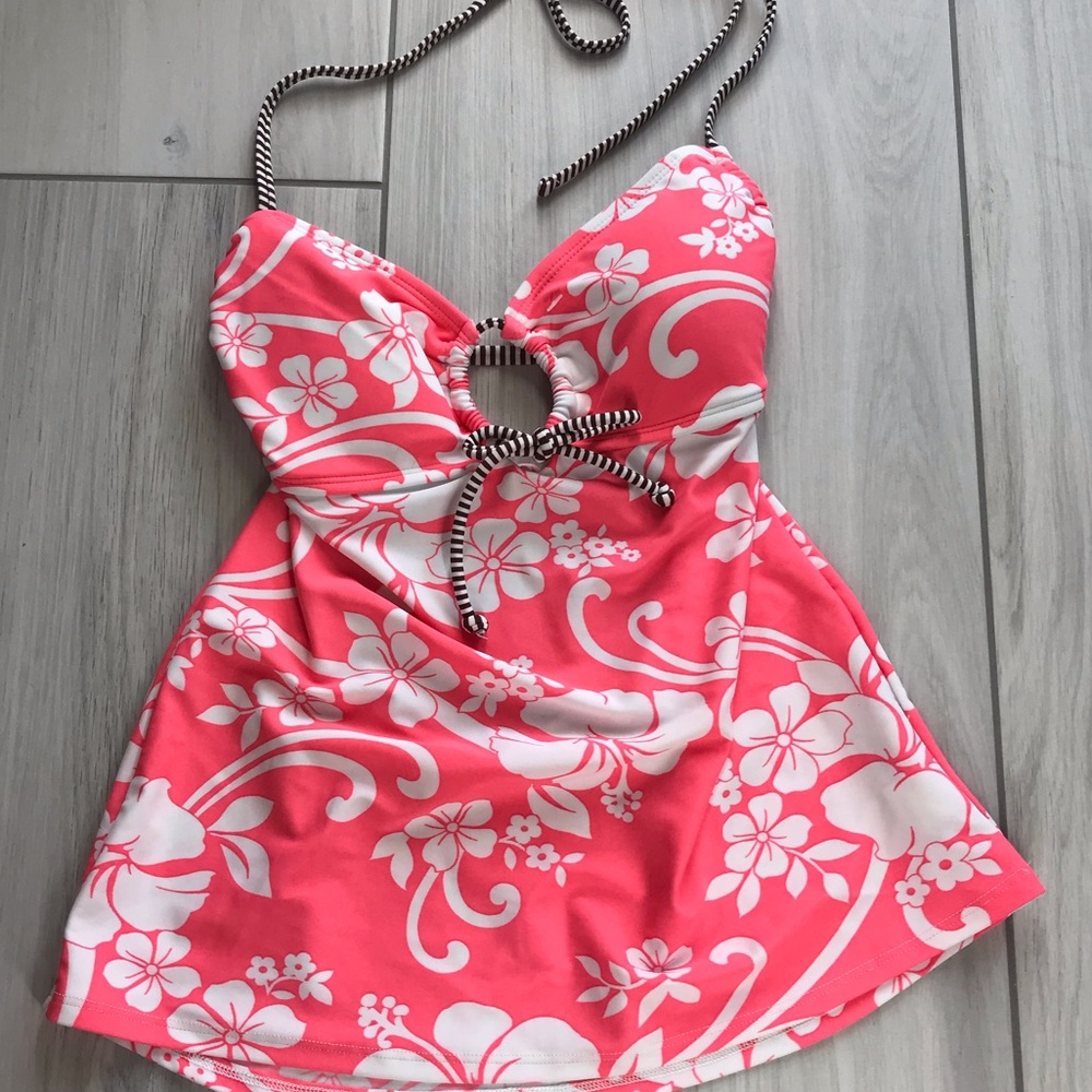 NWT- 🛍3 FOR $25- FLORAL TANKINI